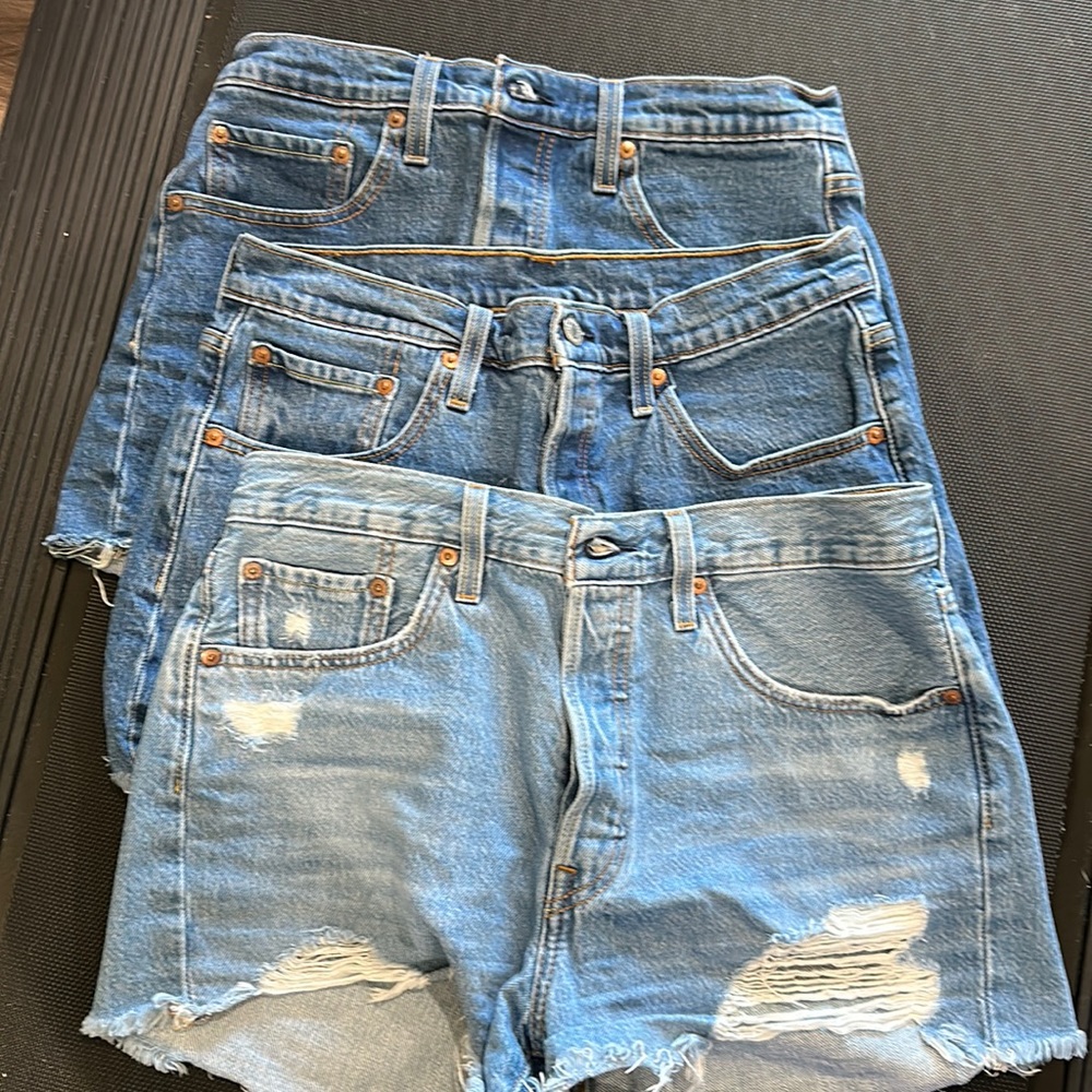 3 pairs of Levi’s size 28W jeans shorts